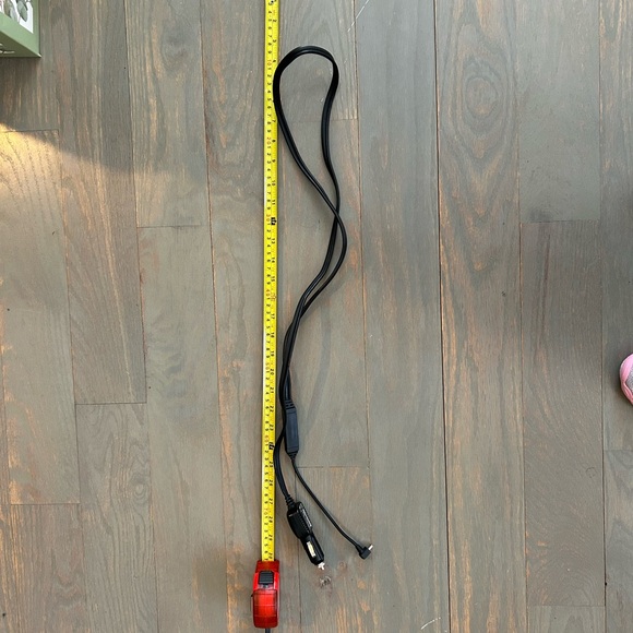 Garmin GPS Nuvi 265 WT with Car Charger and Mount - Picture 5 of 5